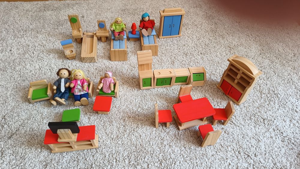 Drewniany domek dla lalek - Lidl