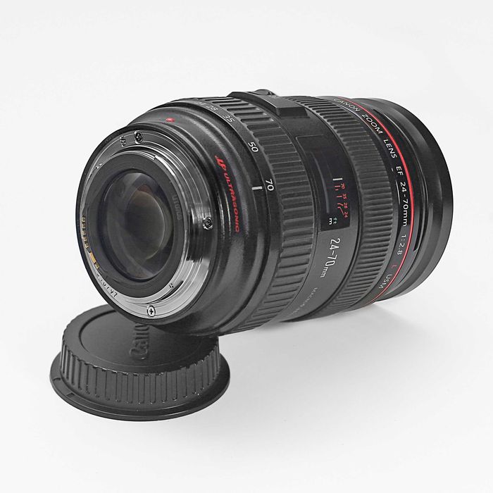 Lente Canon EF 24-70mm f/2.8 L USM com Parasol em excelente estado