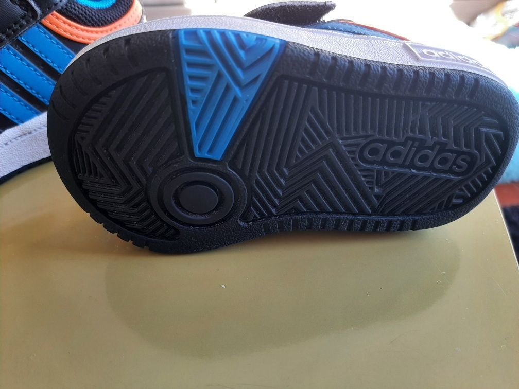 Tenis adidas menino