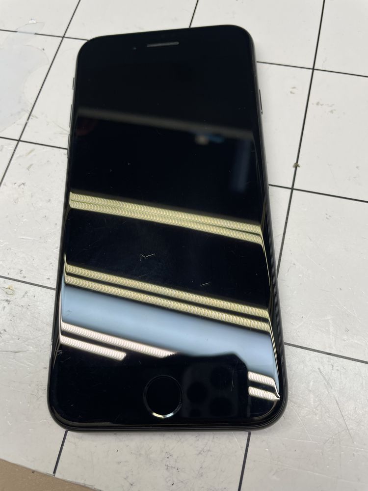 Iphone 8 на запчастини