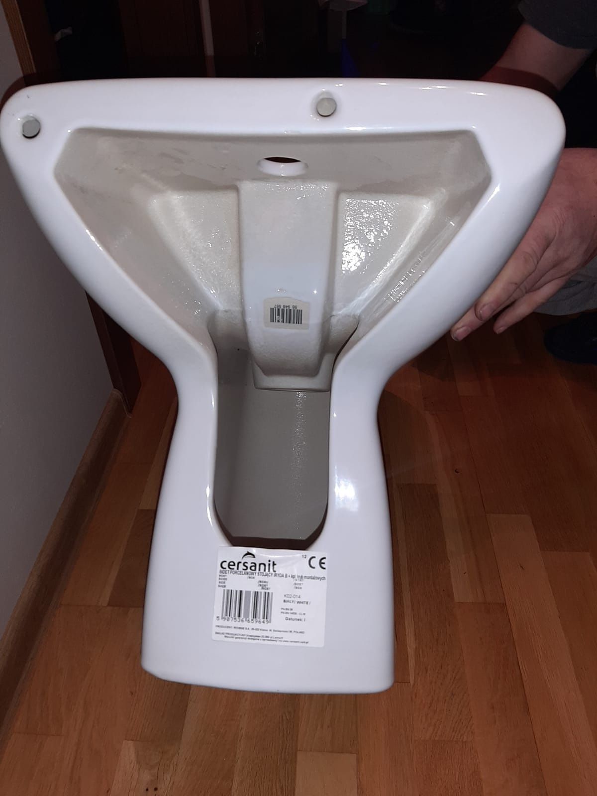 Bidet IRYDA CERSANIT stojący w komplecie z baterią GROHE