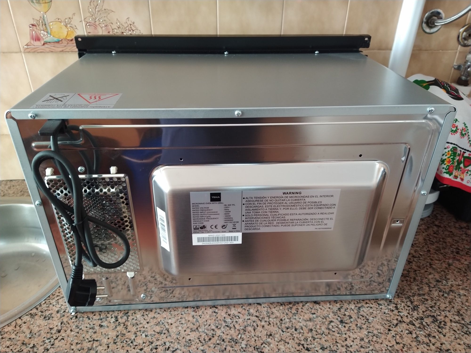 Micro-ondas com grill Teka ML 825 TFL, apartamento cozinha casa quarto