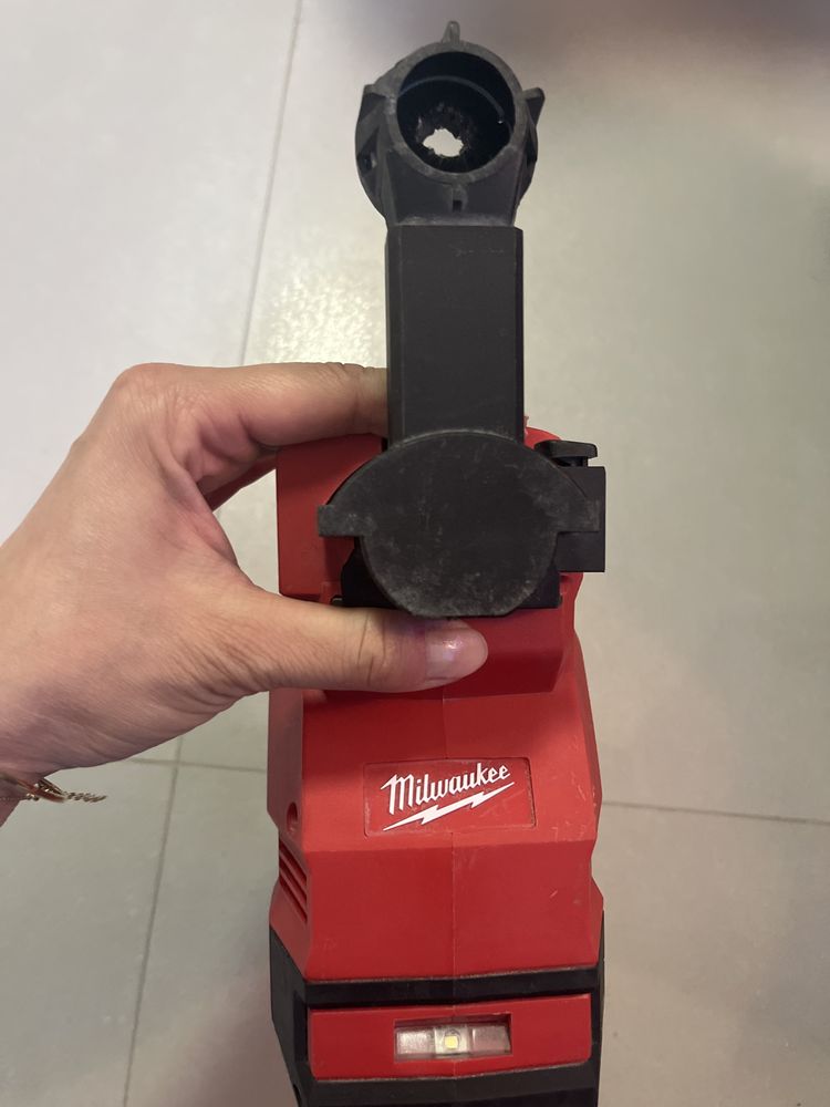 Milwaukee odsysacz M18-28CPDEX