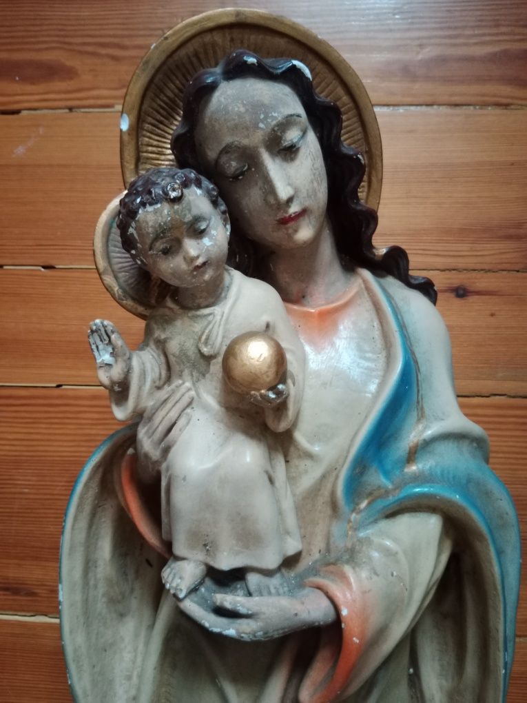 Rzeźba Maryja z dzieciątkiem