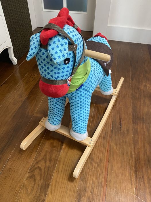 Cavalinho de madeira e tecido com som