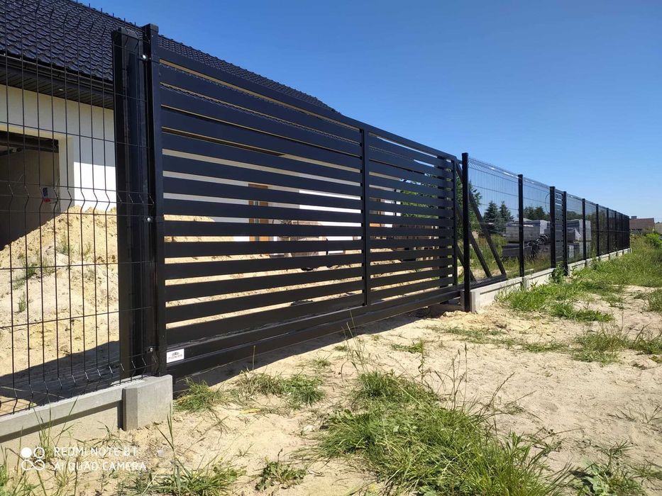 Ogrodzenie panelowe, podmurówka, montaż