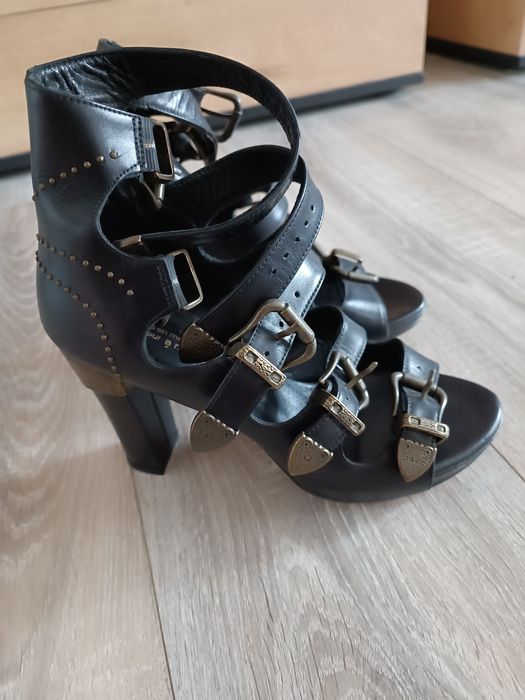 Босоніжки на каблуку,38 розмір