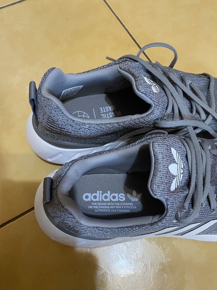 Продам нові чоловічі кросівки Adidas