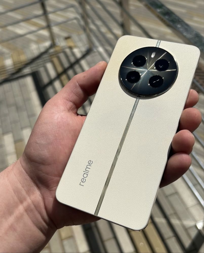 Смартфон Realme 12+ 5G 8/256GB Navigator Beige
