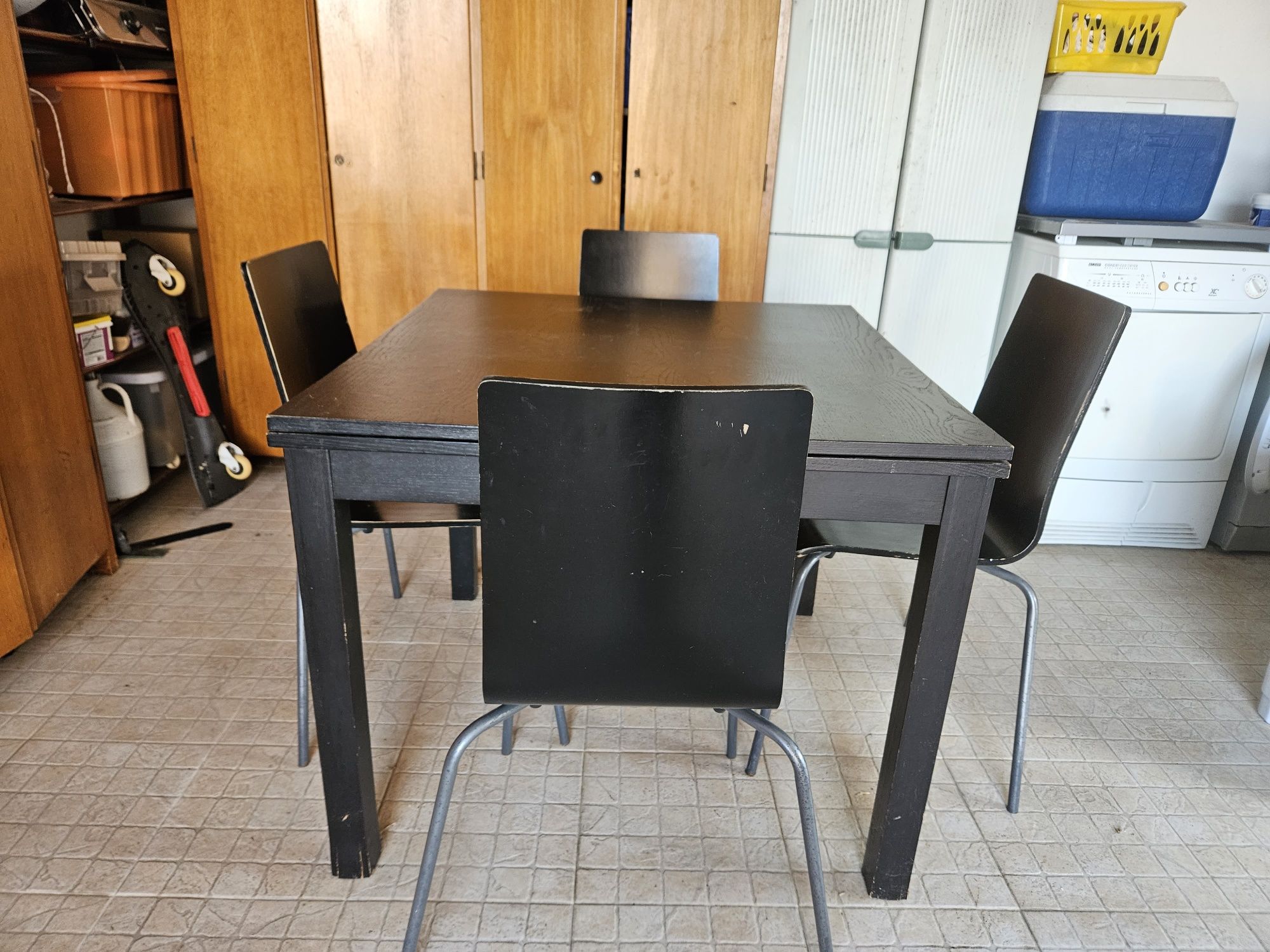 Mesa extensível e 4 Cadeiras