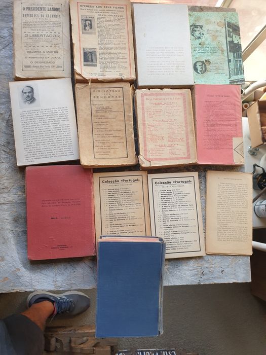 Diversos livros antigos