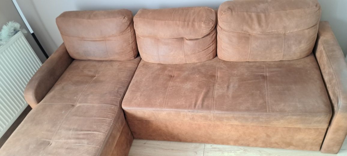 Sofa rozkladana i 2 pufy