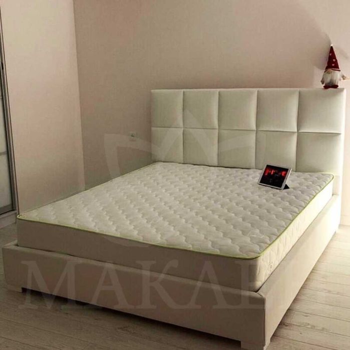 Надійне двоспальне ліжко у велюровій тканині