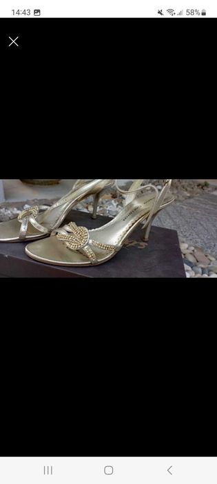 Sandálias douradas