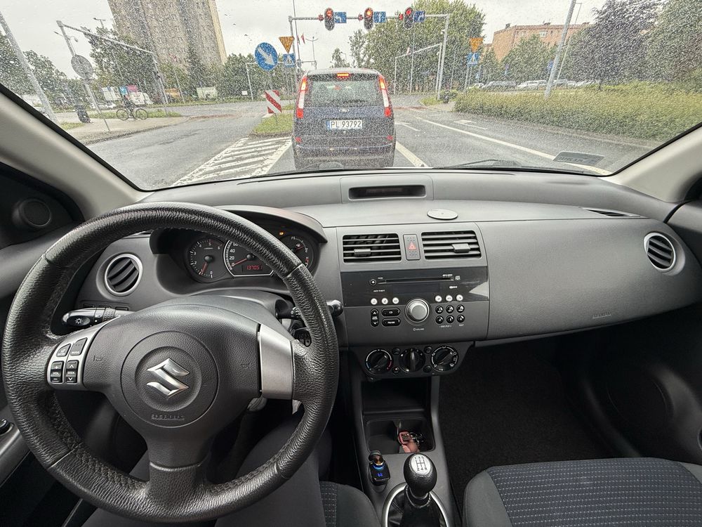 Suzuki Swift białe