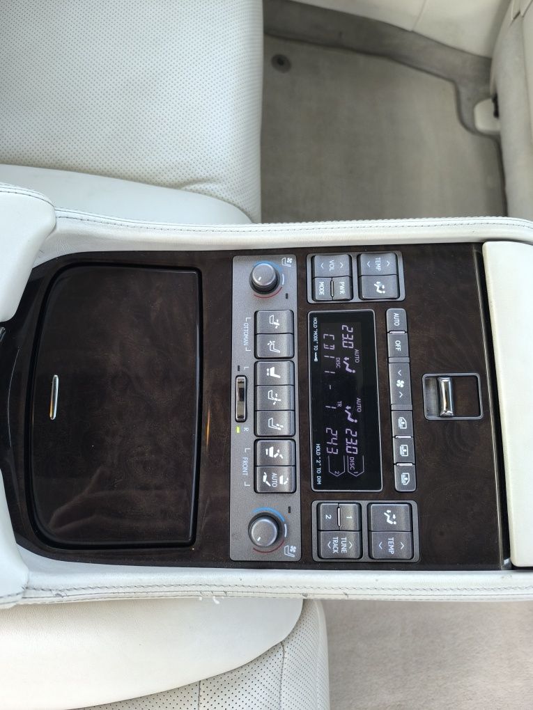 Lexus LS600hL long president