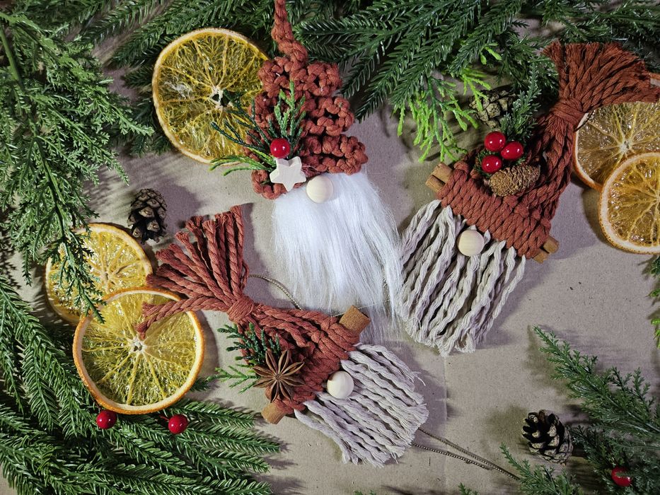 Новорічні іграшки