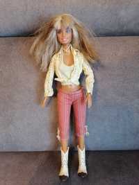 Lalka Barbie Cali California Girl firmy Mattel na plecach 1999