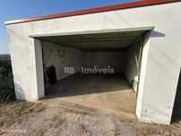 Andar de Moradia T2 com garagem e logradouro, na localidade de Mada...