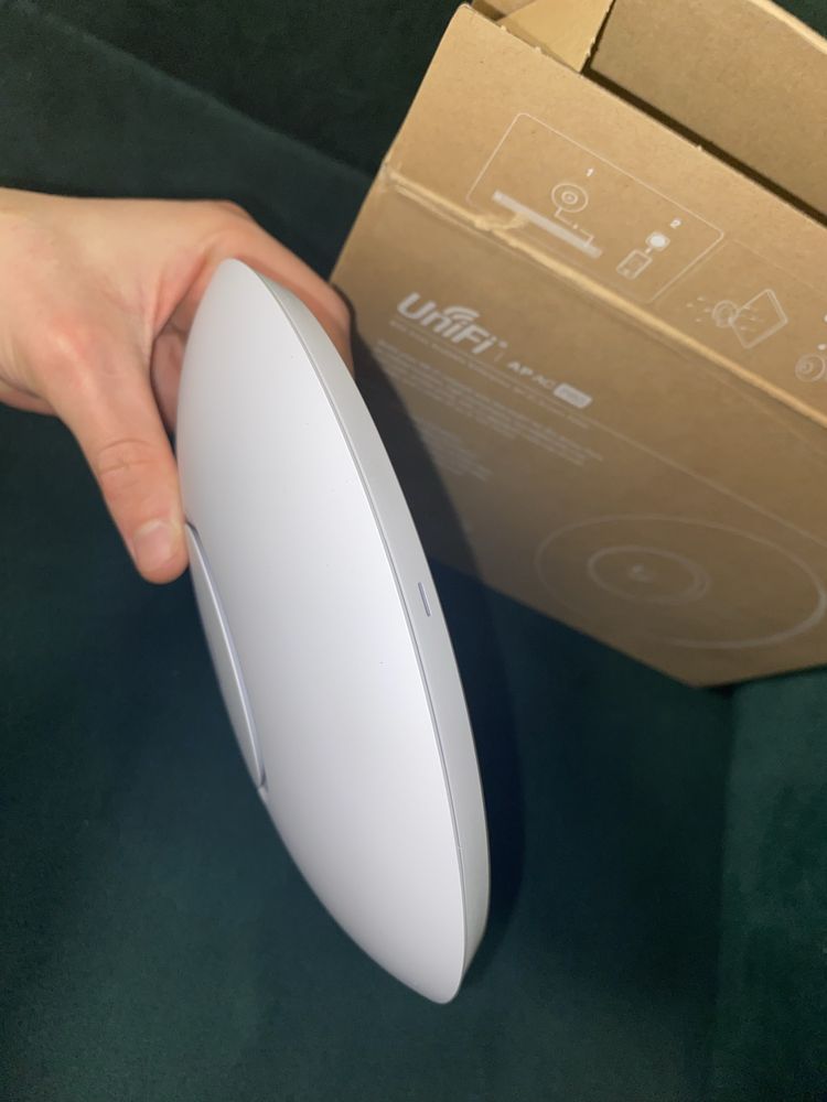 Ubiquiti UniFi UAP-AC-PRO — Punkt Dostępu WiFi 5 GHz / 2.4 GHz