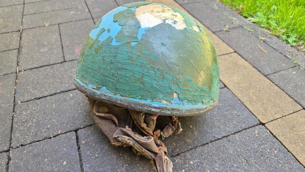 Oryginalny Kask orzeszek PRL