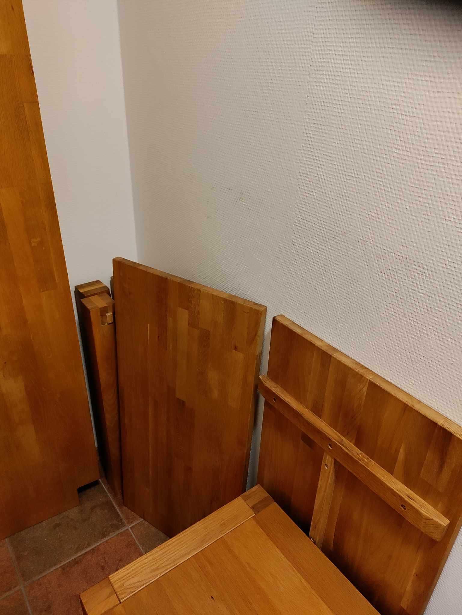 Stół dębowy z krzesłami