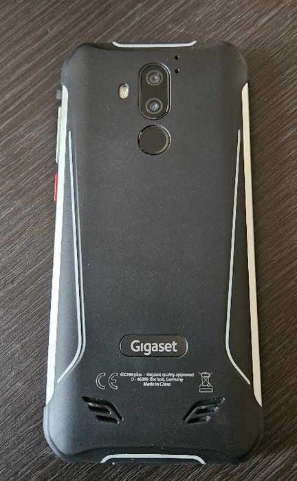 Wzmocniony i wodoszczelny smartfon
