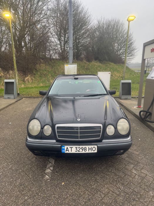Mercedes-benz w210 e200 1996
