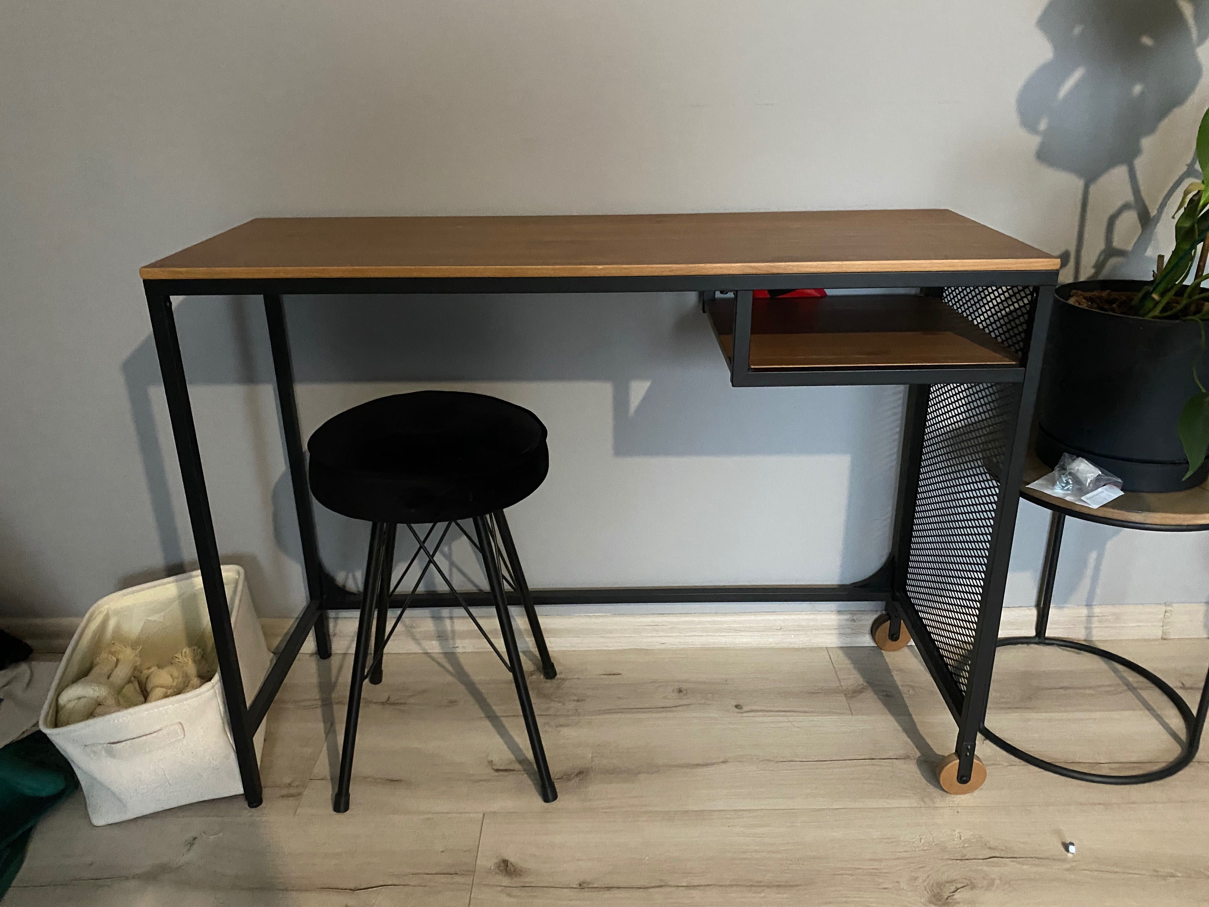 Ikea Stolik na laptop / biurko / toaletka