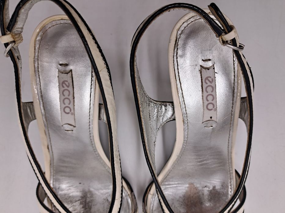 Ecco buty skórzane sandały na obcasie białe czarne lamówki 36