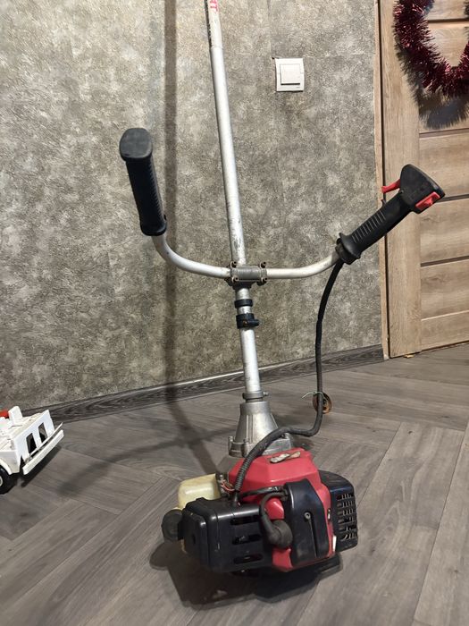 Тример бензиновий з двотактним двигуном БТ-52/3600