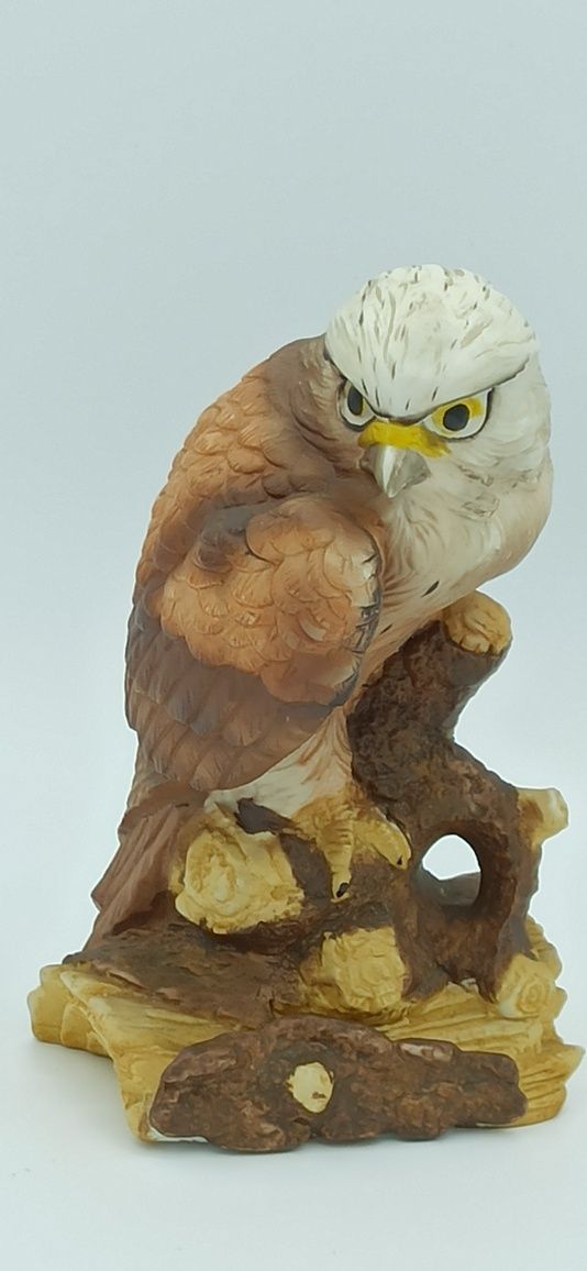 Porcelana nie szkliwiona Figurka Ptaka drapieżnego h 20 cm
