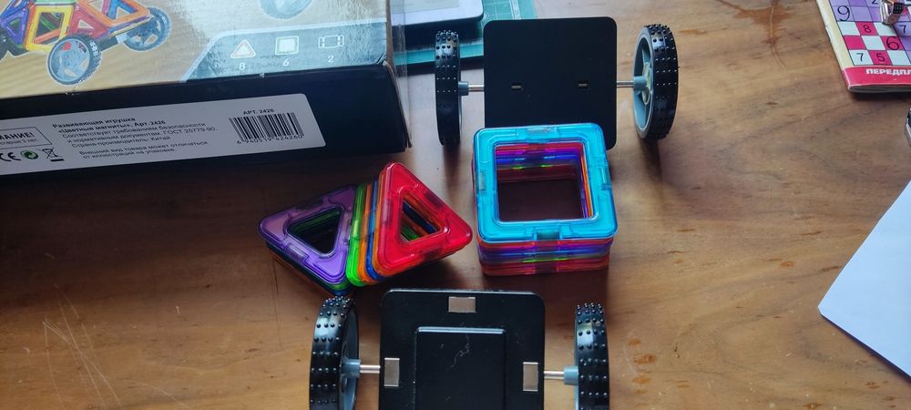 Магнітний конструктор Play Smart на 16 шт , на вік дитини 3+