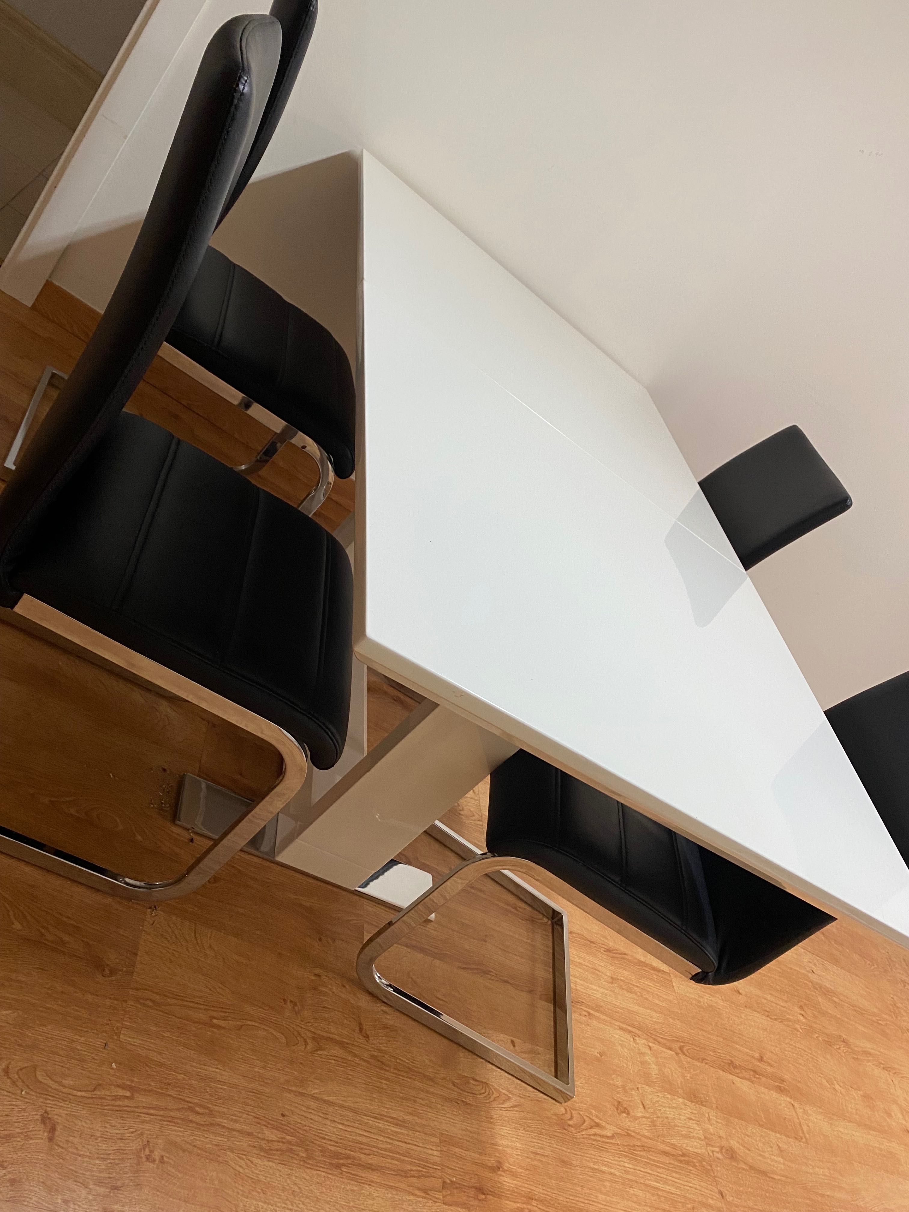 Mesa extensível até 8 lugares
