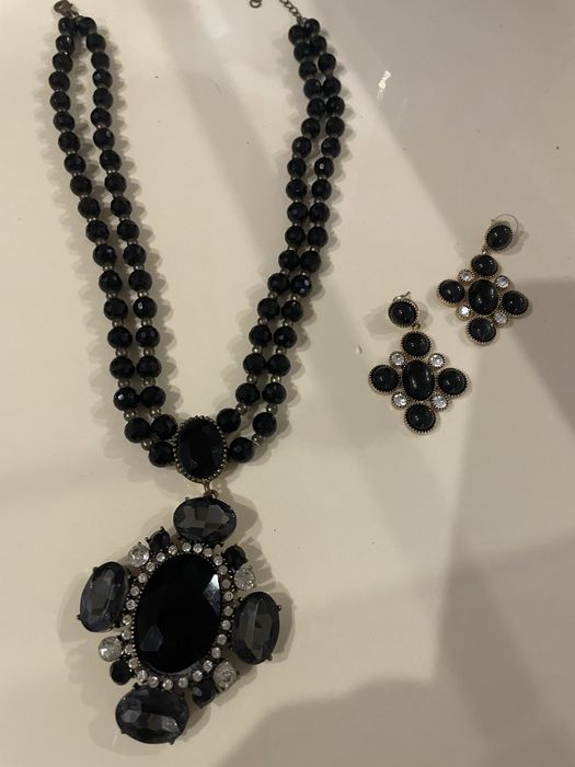 Набор бижутерии (колье и серьги)