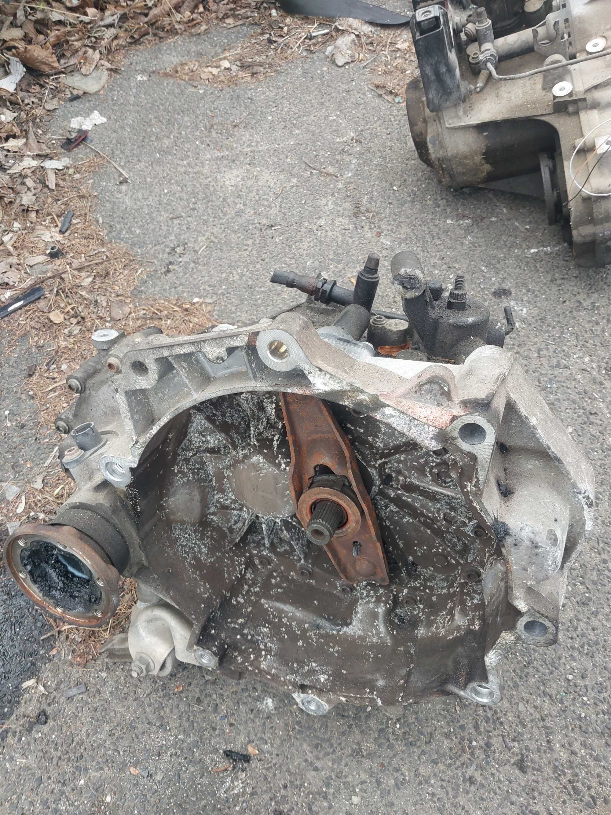 Skrzynia biegow seat skoda 1.4 16v  lve uszkodzona obudowa