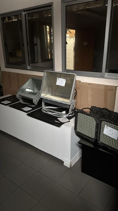 Lote recheio de material eletrico reguas luminarias projectores de luz