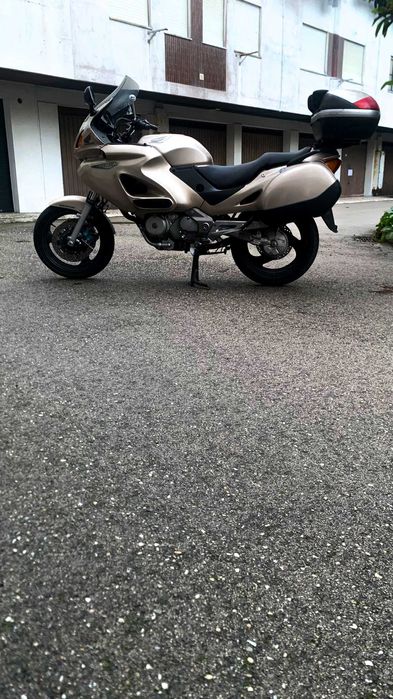 Honda NT650V Deauville