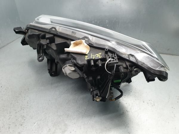 Ótica / farol direita NISSAN X-Trail (T32)