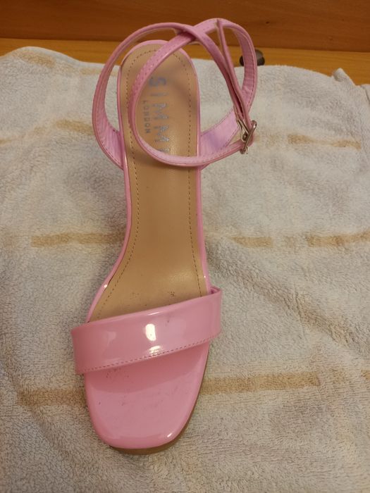 Sandalias com compensação