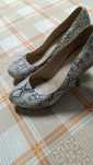 Sapatos muito lindos em óptimo estado tamanho 39. Como novos.