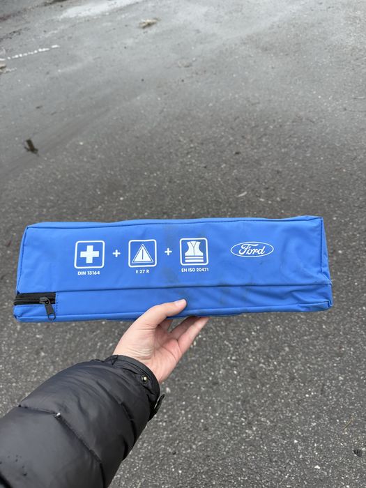 Аптечка + знак + жилет Ford