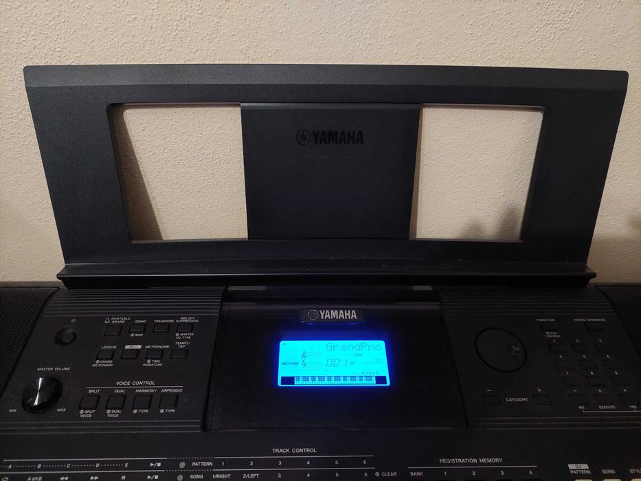 Teclado Yamaha PSR-E453