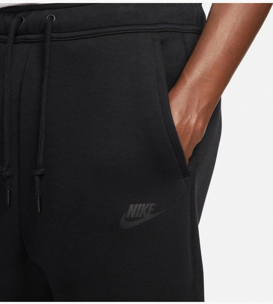 Nike tech fleece black