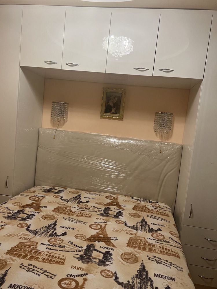 Спальня в отличном состоянии ( кровать,матрац, 4 шкафа)