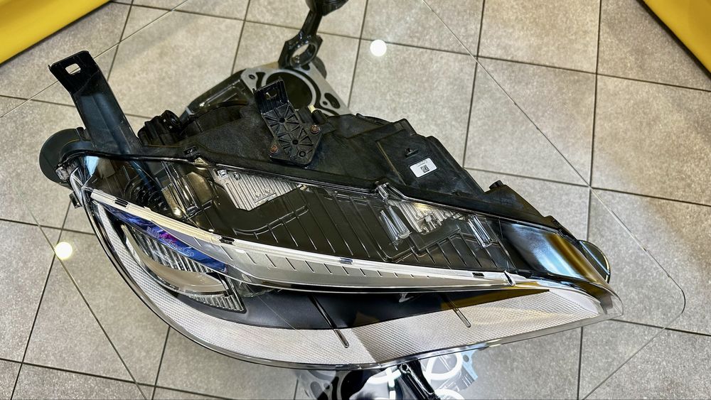 Продам Фару BMW E70 E71 X5 M LED Adaptive Headlight всборе 2013 рік