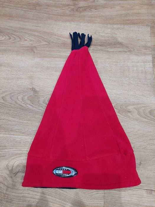 Czerwona czapka Tommy Hilfiger z granatową końcówką