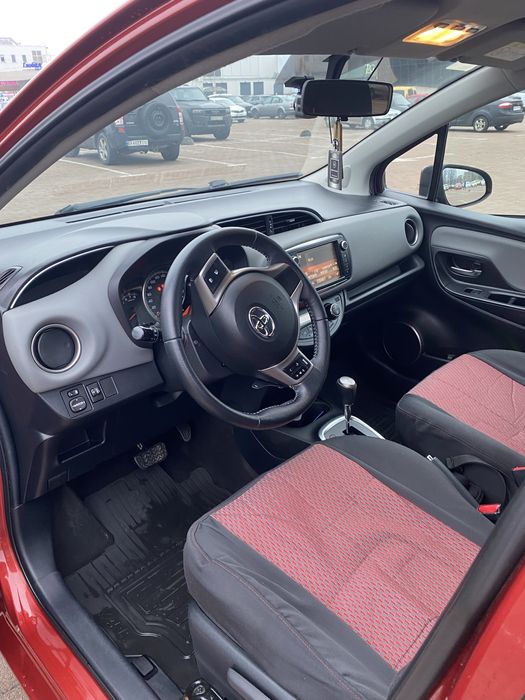 Toyota Yris дилерська