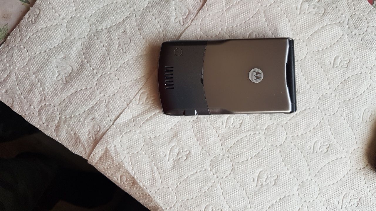 Motorola v3i, bez simlocka