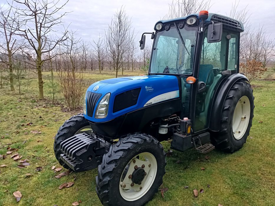 Ciągnik sadowniczy New Holland T4040N